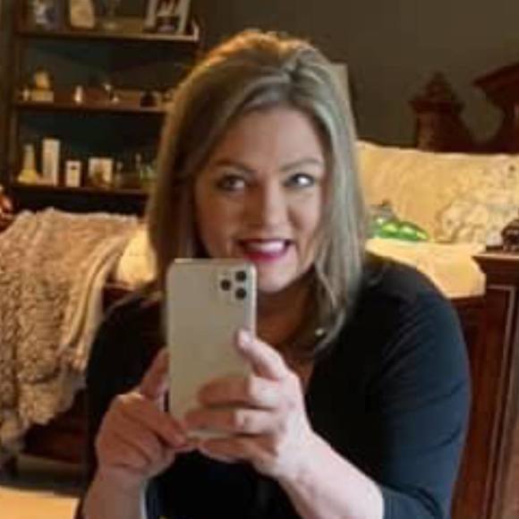 Poshmark profile picture for @rlk